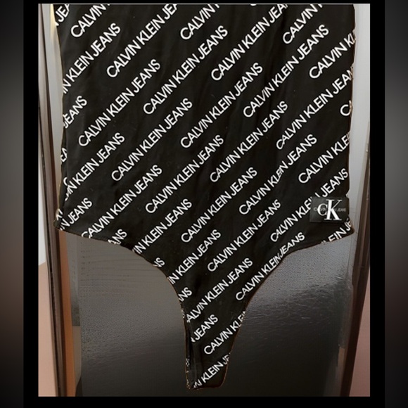 Calvin Klein Repeated Print Allover Cap Sleeve 1Pc Short/Bodysuit Sz Medium NWT - Picture 9 of 13